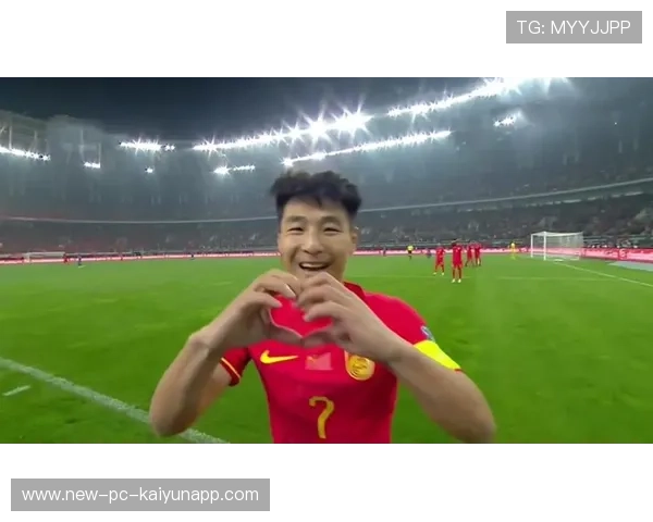 武磊反越位成功挑射破门，主场一片沸腾